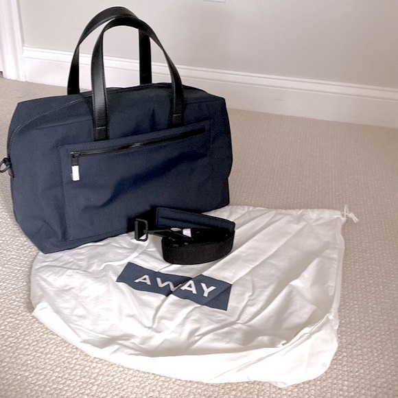 Away Bags Nwt Away Everywhere Bag In Navy With Black Handles